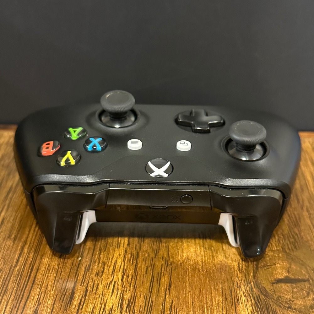 Microsoft Xbox One Wireless Controlle - Picture 3 of 6